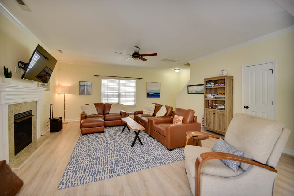 1 Block to Beach + Private Patio in Norfolk House in Norfolk