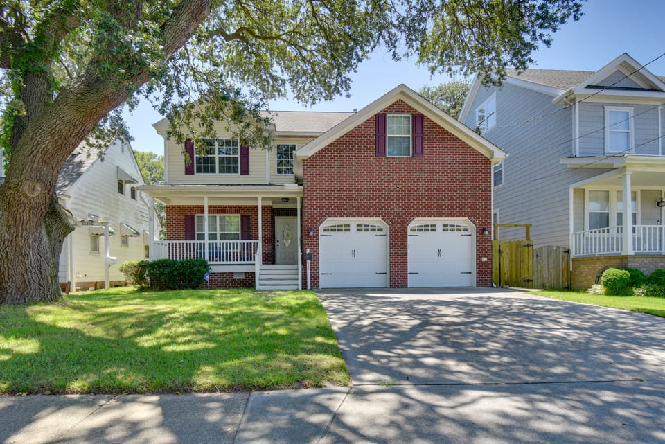 1 Block to Beach + Private Patio in Norfolk House in Norfolk