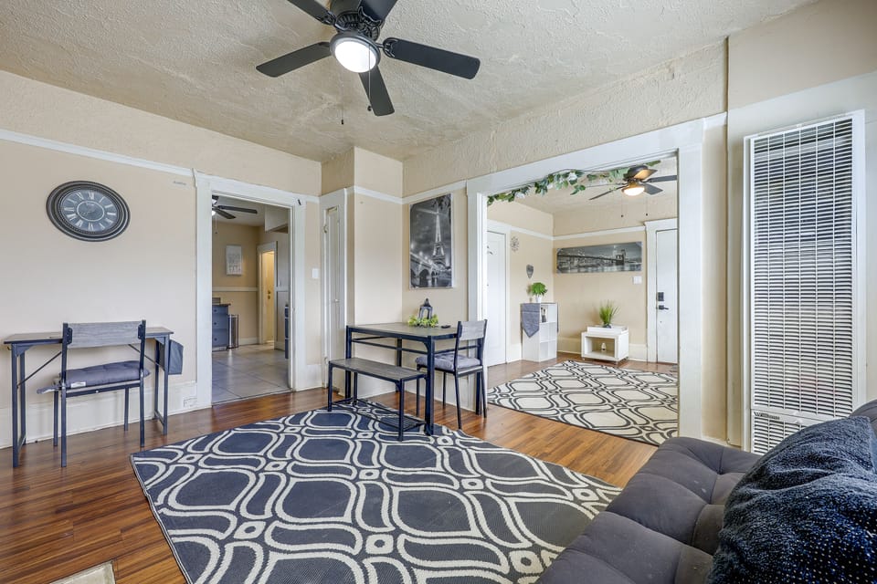 Yard, Fireplace, Full Kitchen! Oakland Home House in Oakland