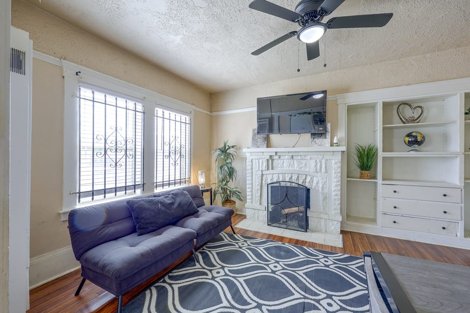 Yard, Fireplace, Full Kitchen! Oakland Home House in Oakland