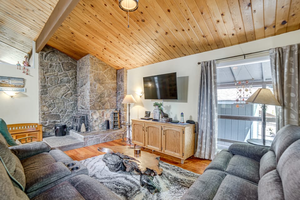 Walk to Beach! Home w/ Sunroom in Anchor Bay House in Mendocino County