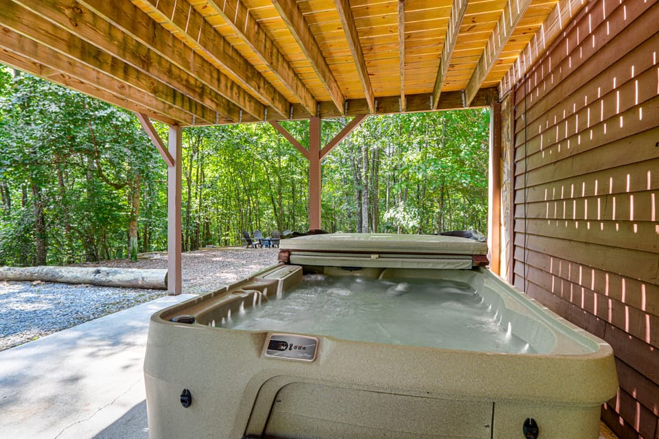 Ellijay Cabin | Hot Tub, Mtn Views & Game Room House in Georgia