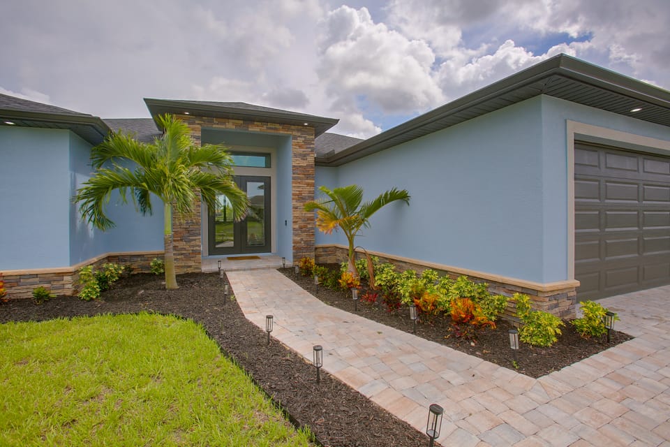 Poolside Paradise in Northwest Cape Coral! House in Cape Coral