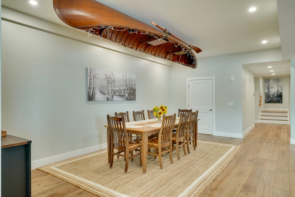 Brand-New Luxury Lakefront Condo - 2200 Sq Ft! Apartment in Queensbury