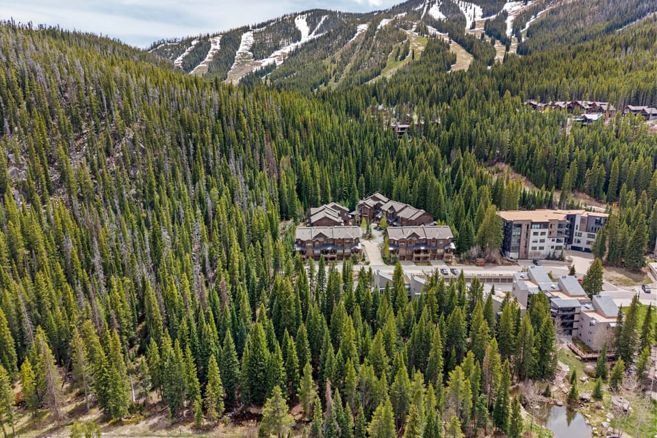 Short Walk to Ski Trail or Shuttle to WP Village Apartment in Winter Park