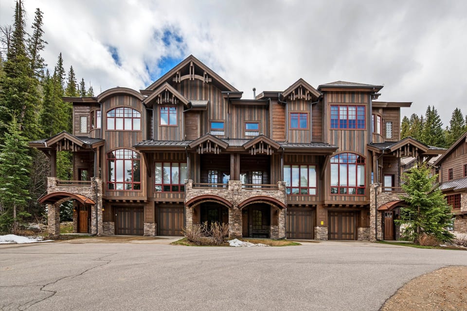 Short Walk to Ski Trail or Shuttle to WP Village Apartment in Winter Park