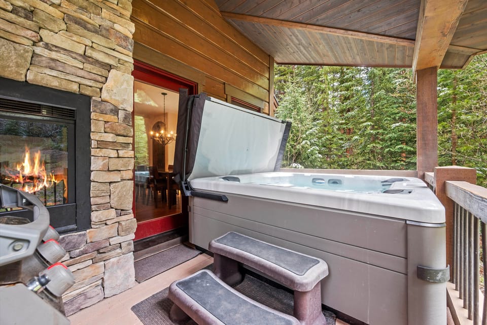 Short Walk to Ski Trail or Shuttle to WP Village Apartment in Winter Park