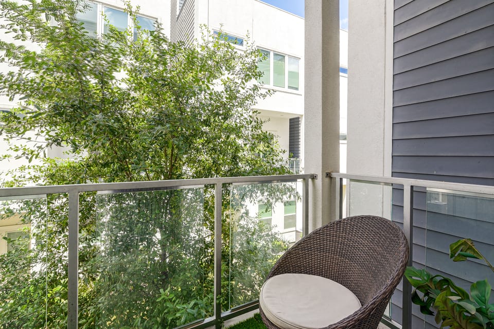 Walk to Astrodome! Houston Home w/ Balcony Apartment in Harris County