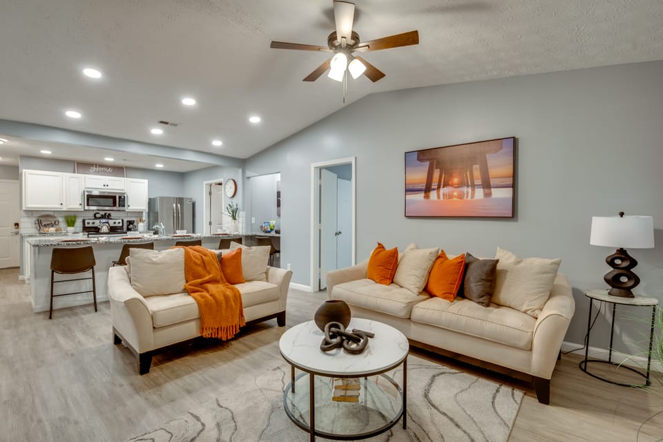 Dual-Unit Group Getaway, 6 Mi to Atlanta Airport! House in Georgia