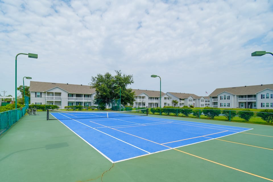 Pool & Hot Tub Access! Family Condo, 5 Mi to Beach Apartment in Gulf Shores