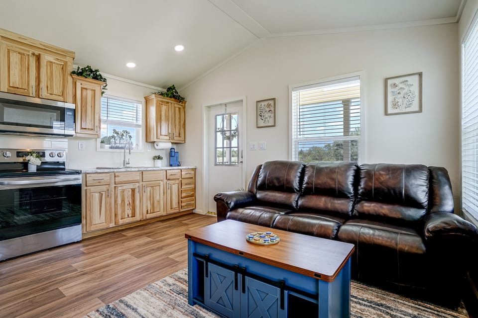 Tiny Home Retreat Close to Lake Granbury House in Texas