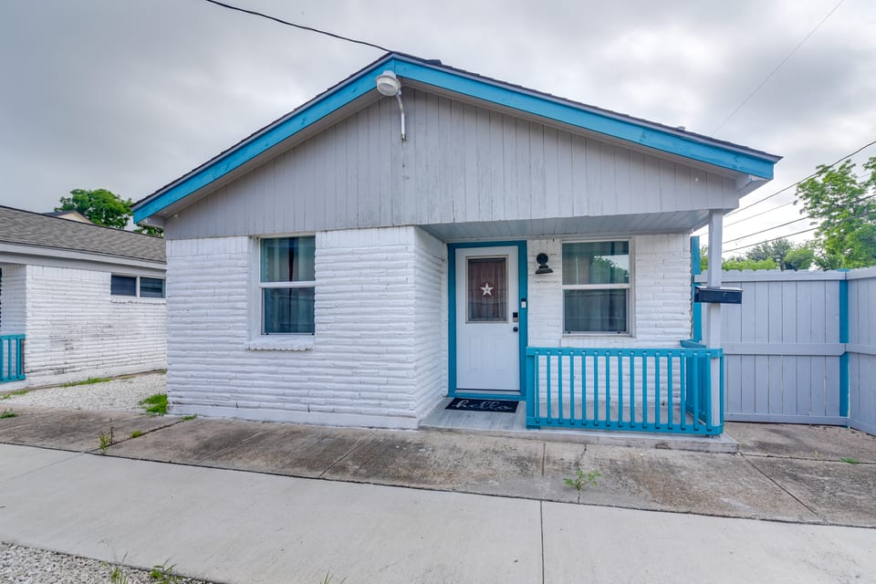 Houston Group Stay! 2 Homes Near Museum District House in Harris County