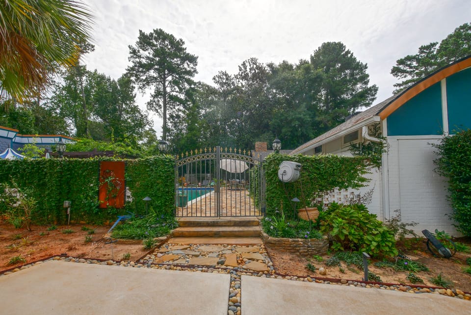 Pool Days + Patio Nights: Thomaston Studio! Apartment in Georgia