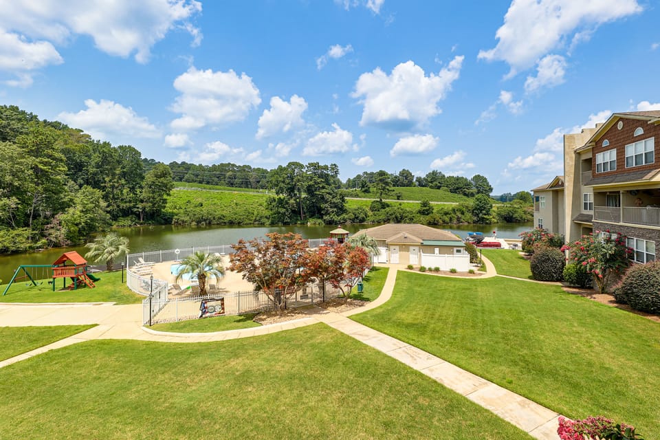 Lake Martin Condo Getaway with Pool! Apartment in Alexander City