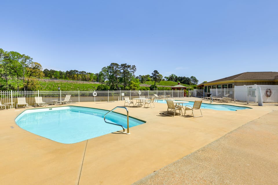 Lake Martin Condo Getaway with Pool! Apartment in Alexander City