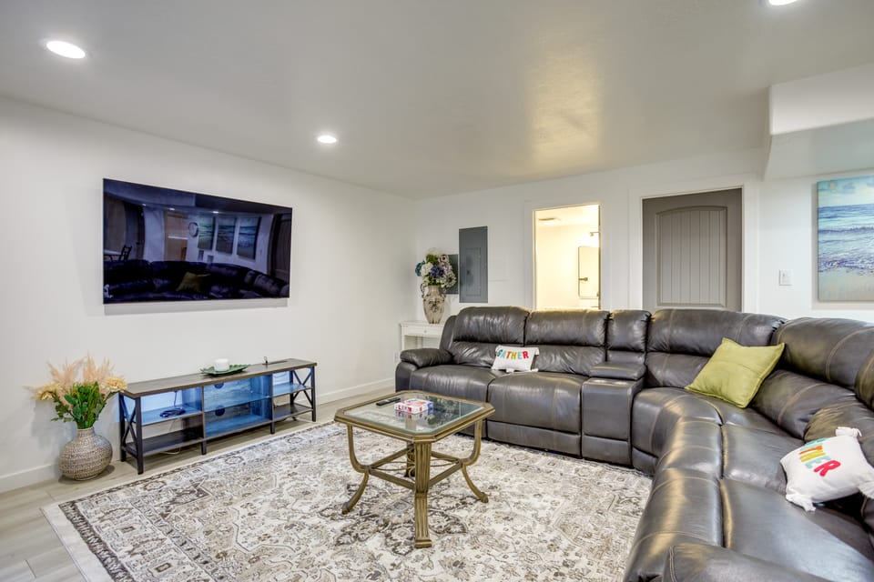 Stay Near Salt Lake, Hill AFB & Snowbasin! House in Layton