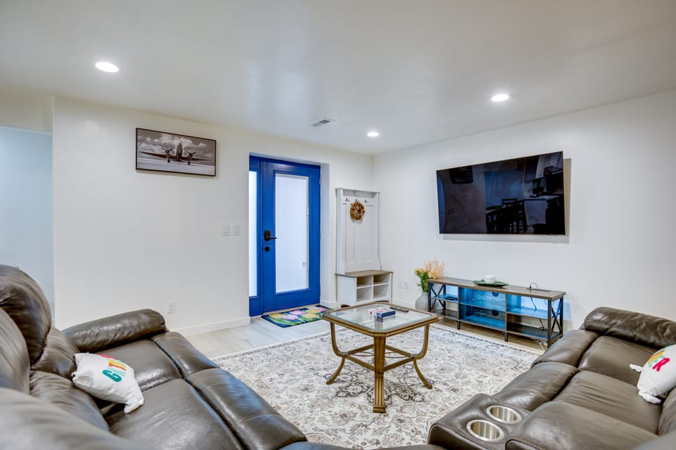 Stay Near Salt Lake, Hill AFB & Snowbasin! House in Layton