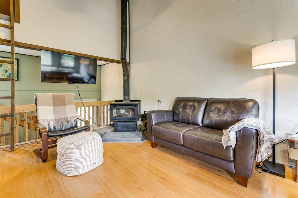 Greek Peak Retreat! Townhome w/ Mountain Views Apartment in New York