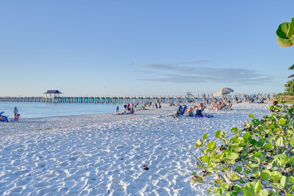 Walk to Beach! Old Naples Condo w/ Pool Access Apartment in Naples