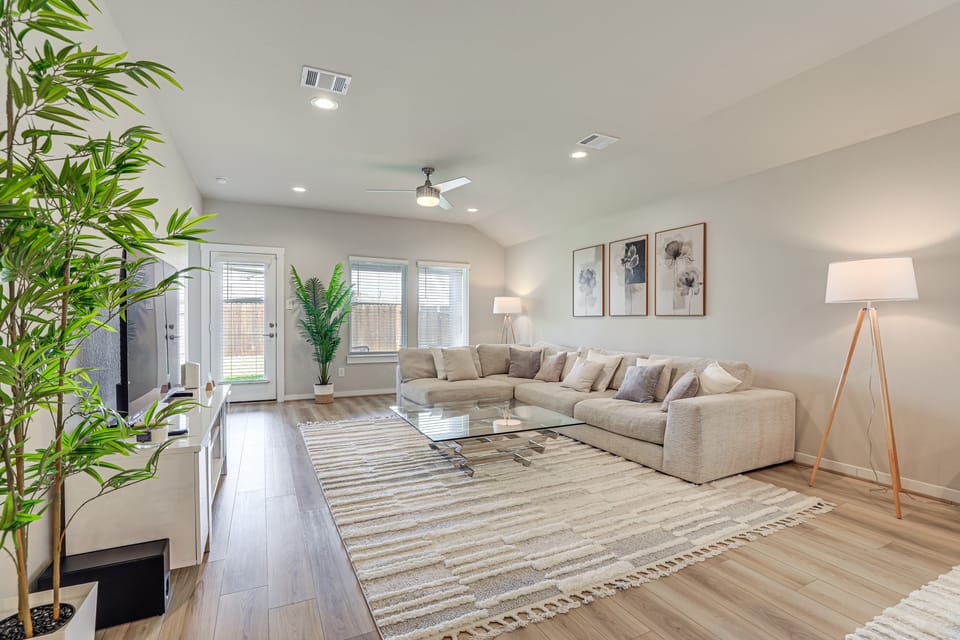 Work & Explore! Sleek Richmond Home w/ Pool Access House in Houston