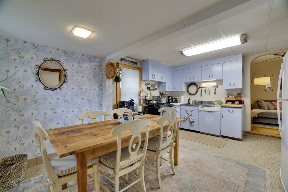 Walk to Main St Stroudsburg! Historic Dtwn Home House in Stroudsburg