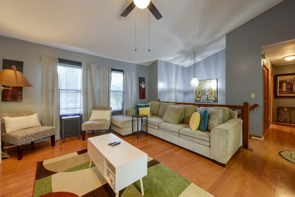 16 Mi to Dtwn Charleston! Backyard Retreat w/ Deck Apartment in Goose Creek