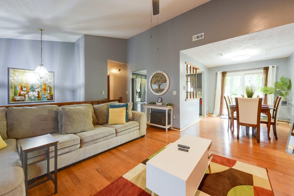 16 Mi to Dtwn Charleston! Backyard Retreat w/ Deck Apartment in Goose Creek