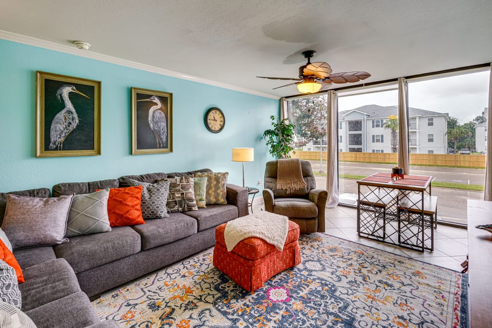 Walk to Beach! Biloxi Condo w/ Community Perks Apartment in Biloxi