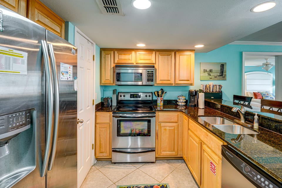 Walk to Beach! Biloxi Condo w/ Community Perks Apartment in Biloxi