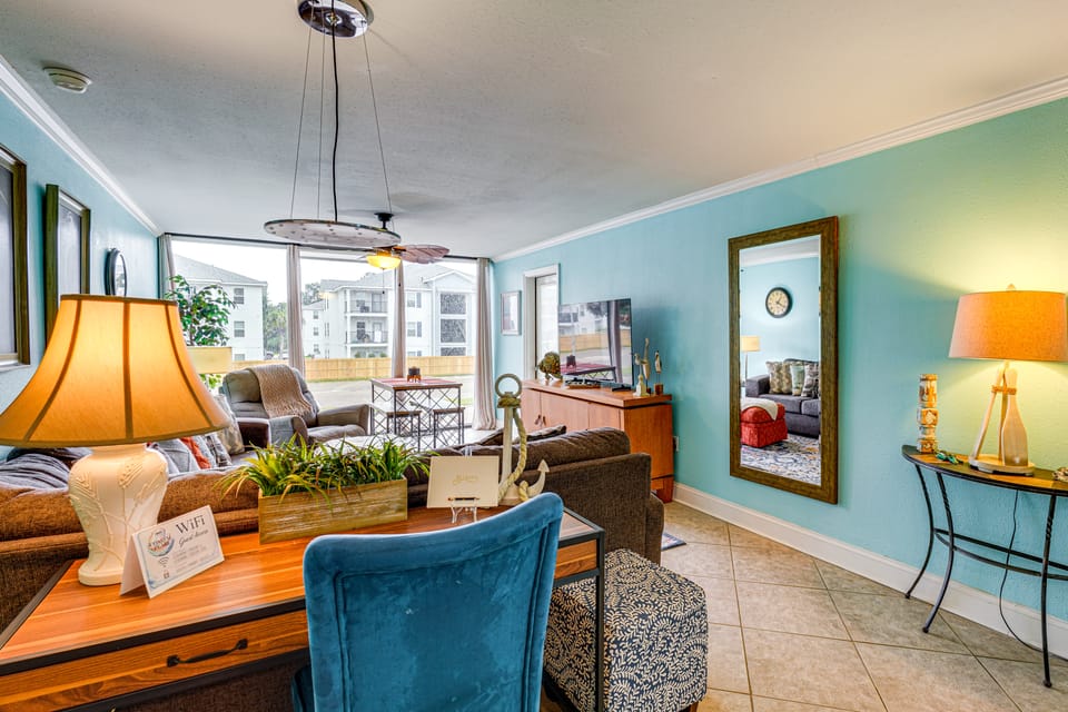 Walk to Beach! Biloxi Condo w/ Community Perks Apartment in Biloxi