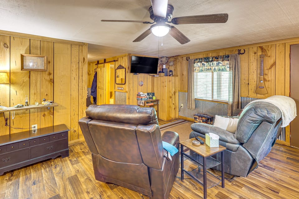 Adventure Basecamp Near Lake Ouachita! Apartment in Lake Ouachita