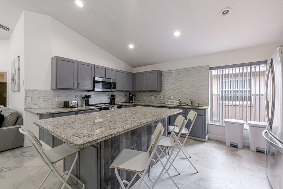 Poolside Fun 8 Mi to Disney! Family Getaway House in Kissimmee