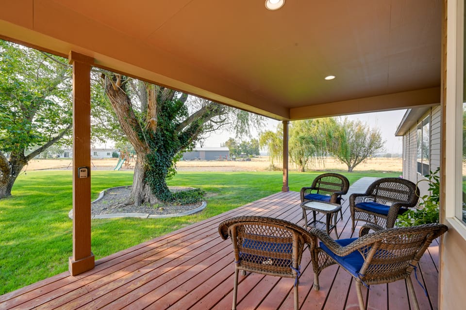 Kennewick Hideaway: Yard, Deck, 2 Living Rooms House in Washington