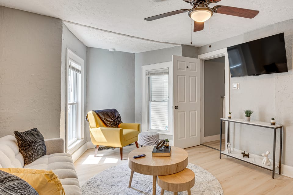 Walk to University of Akron! Game Day Getaway House in Akron