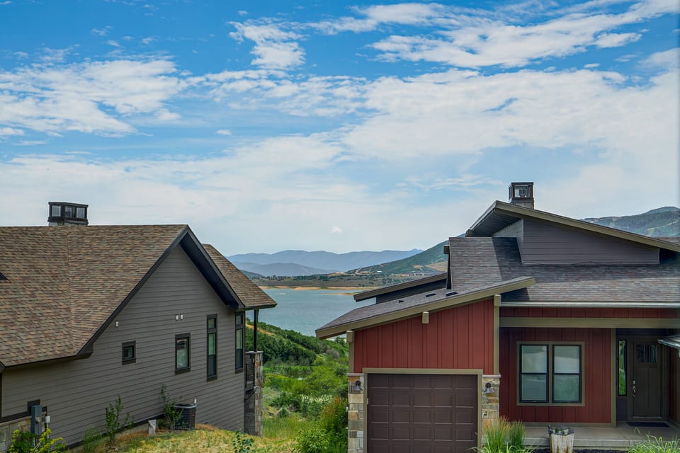 Hot Tub, Mtn & Lake Views! Group Abode in Daniel Apartment in Hideout