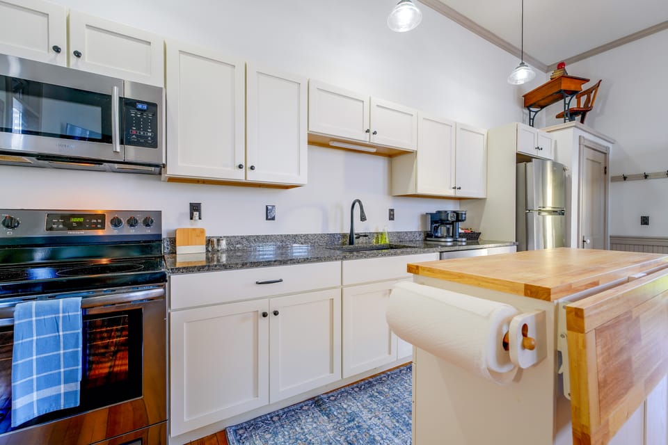 Near Bates & Bowdoin Colleges + Local Nature Park! Apartment in Maine
