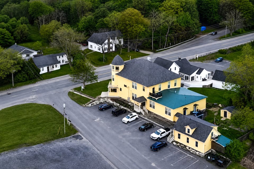 Near Bates & Bowdoin Colleges + Local Nature Park! Apartment in Maine