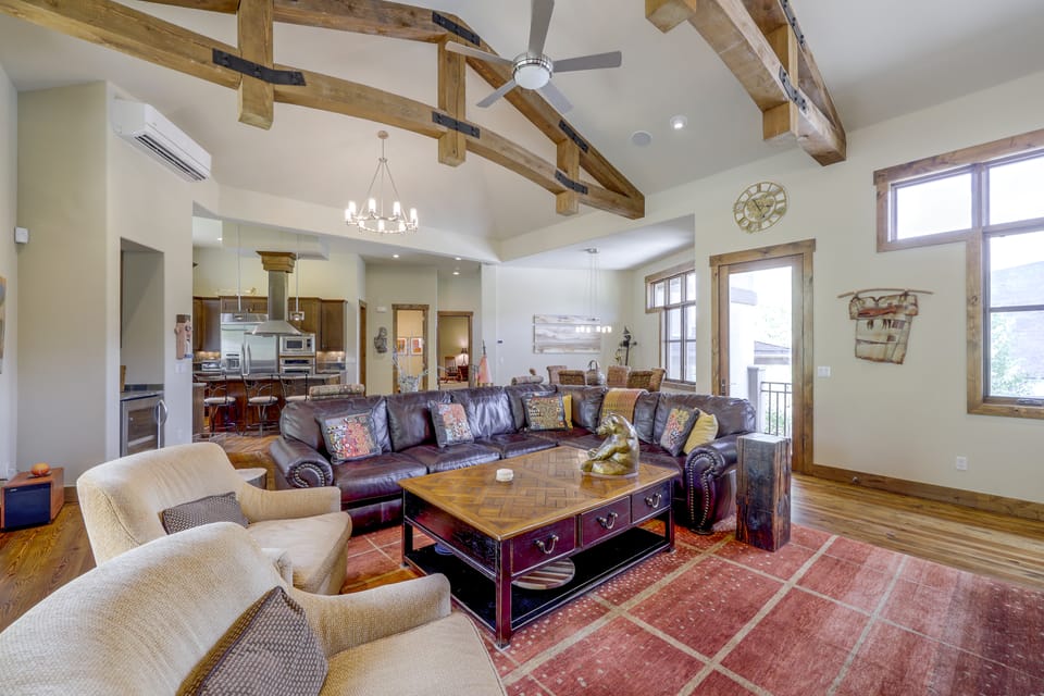 Stunning Eagle-Vail Escape! Mtn Views + Deck House in Eagle County