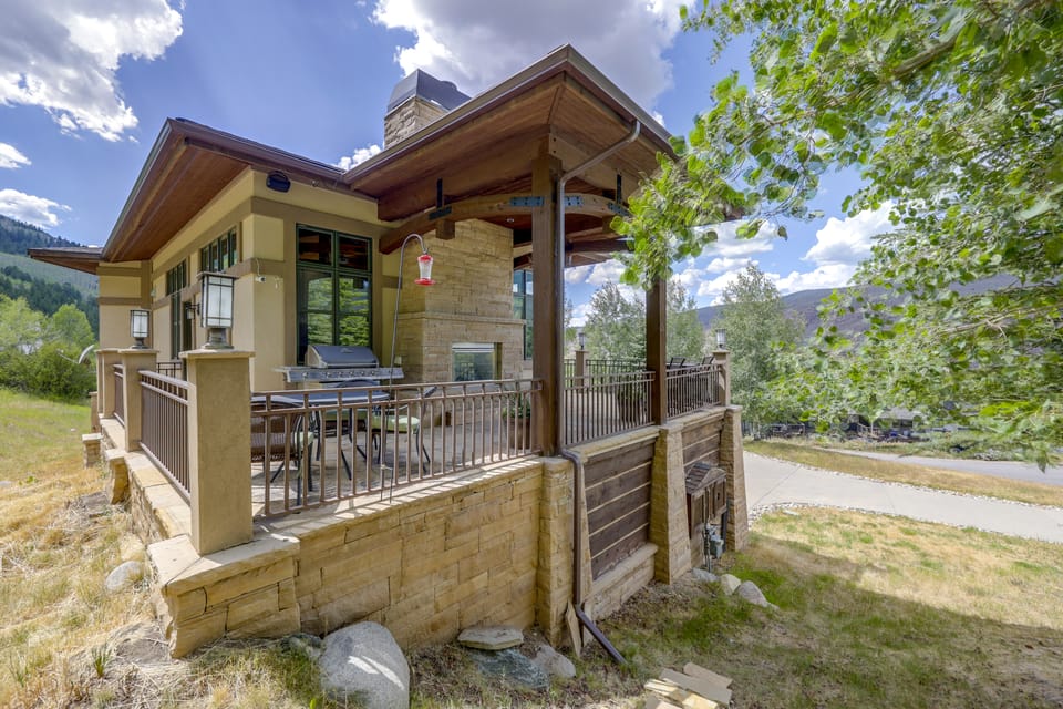 Stunning Eagle-Vail Escape! Mtn Views + Deck House in Eagle County