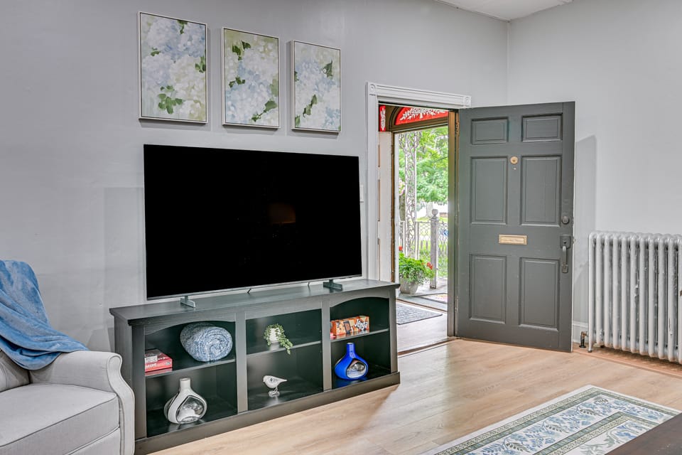 Boutique Mansion Studio in Downtown Bedford Apartment in Bedford
