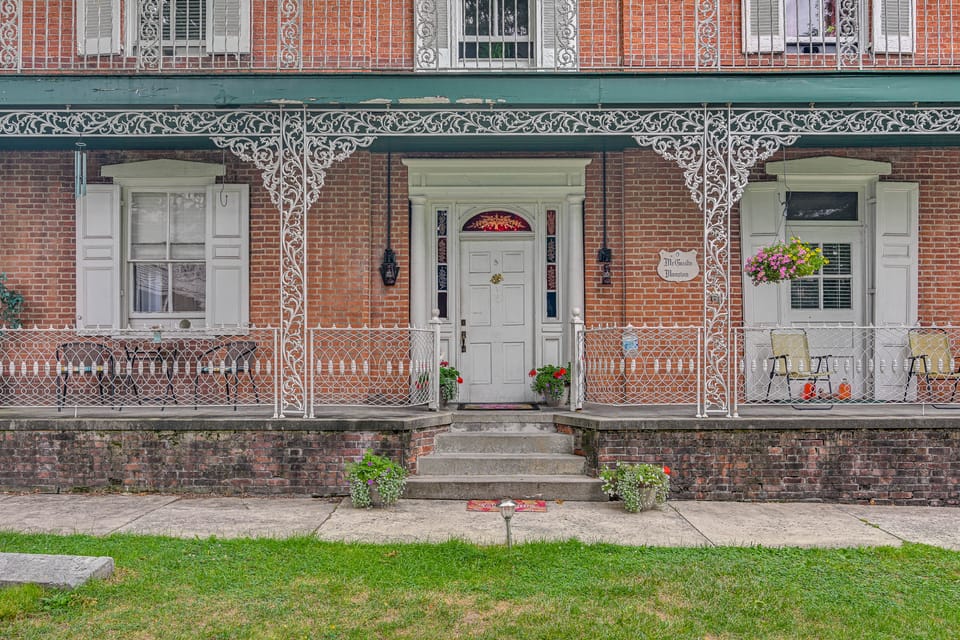 Boutique Mansion Studio in Downtown Bedford Apartment in Bedford