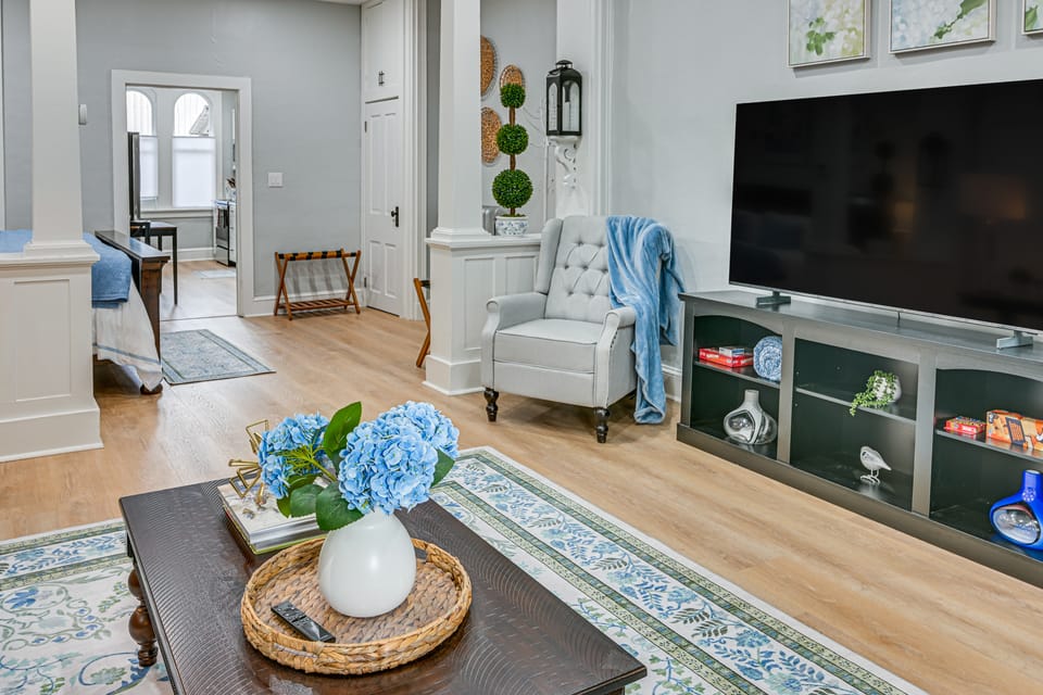 Boutique Mansion Studio in Downtown Bedford Apartment in Bedford