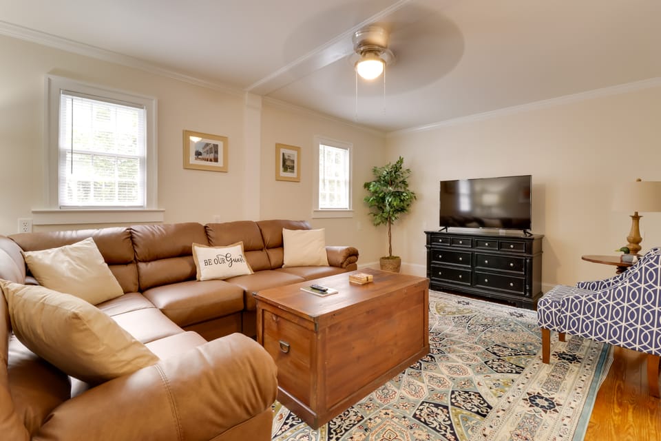 Walk to Downtown: Family Gem in Historic Edenton House in Edenton