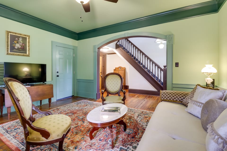 Walk to Downtown: Family Gem in Historic Edenton House in Edenton