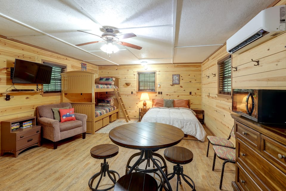 Remote Wolf Pen Gap ATV & Ouachita Hiking Base Apartment in Arkansas