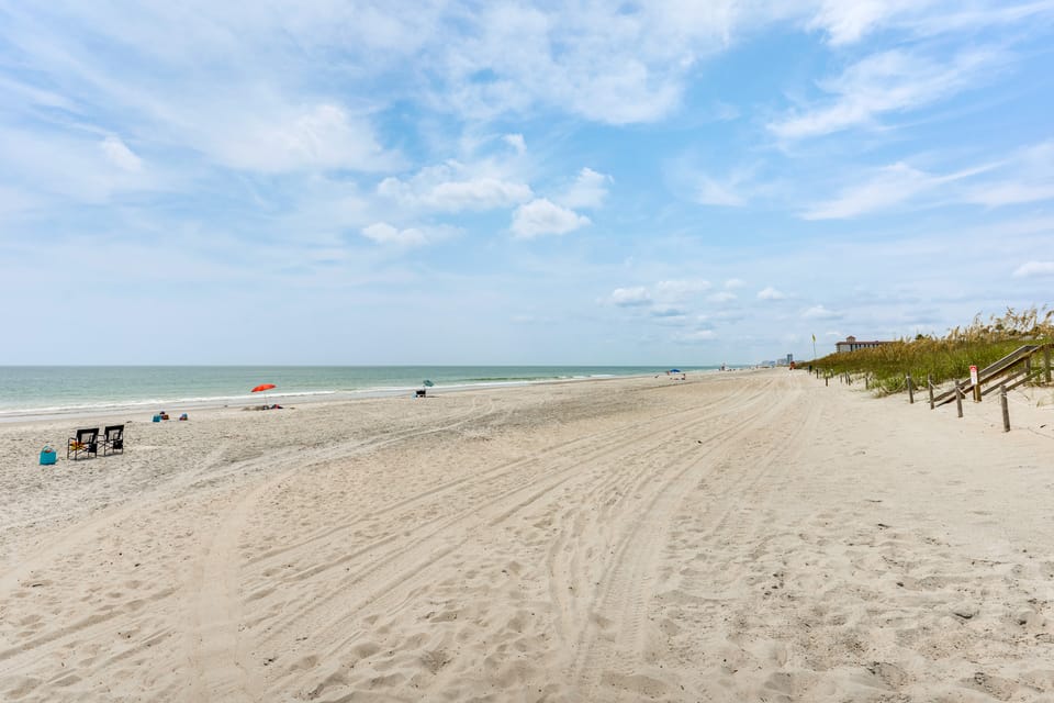 Walk to Beach! Atlantic Beach Extended Stay Apartment in Atlantic Beach