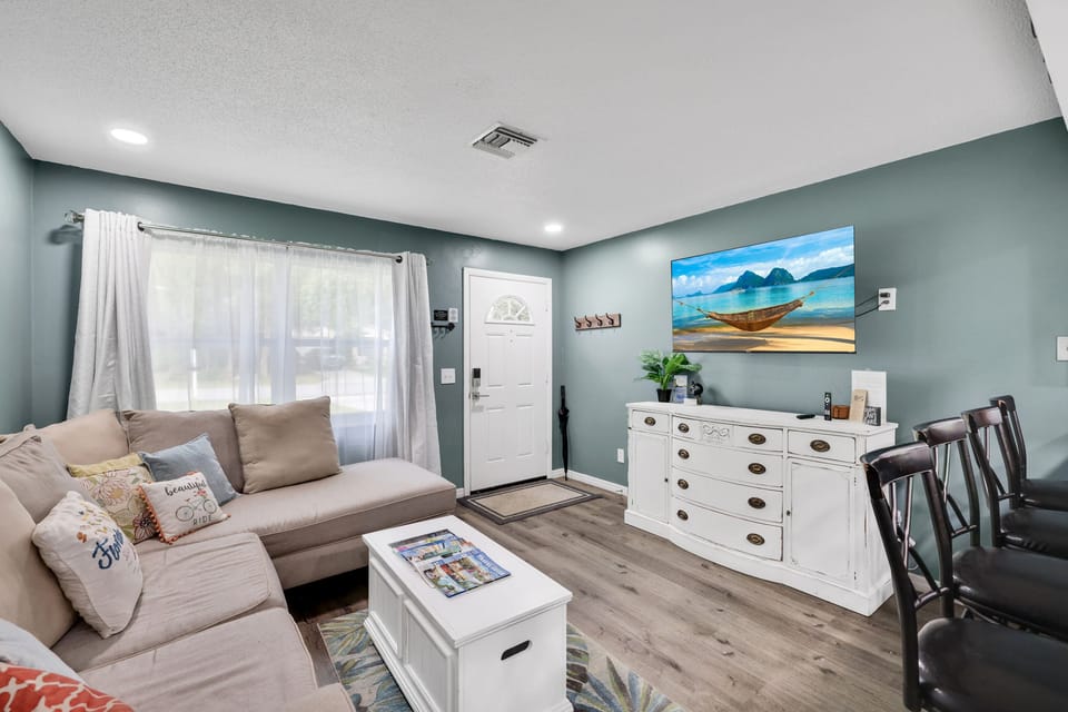 3 Mi to State Park! Unit w/ Courtyard in Homosassa Apartment in Florida