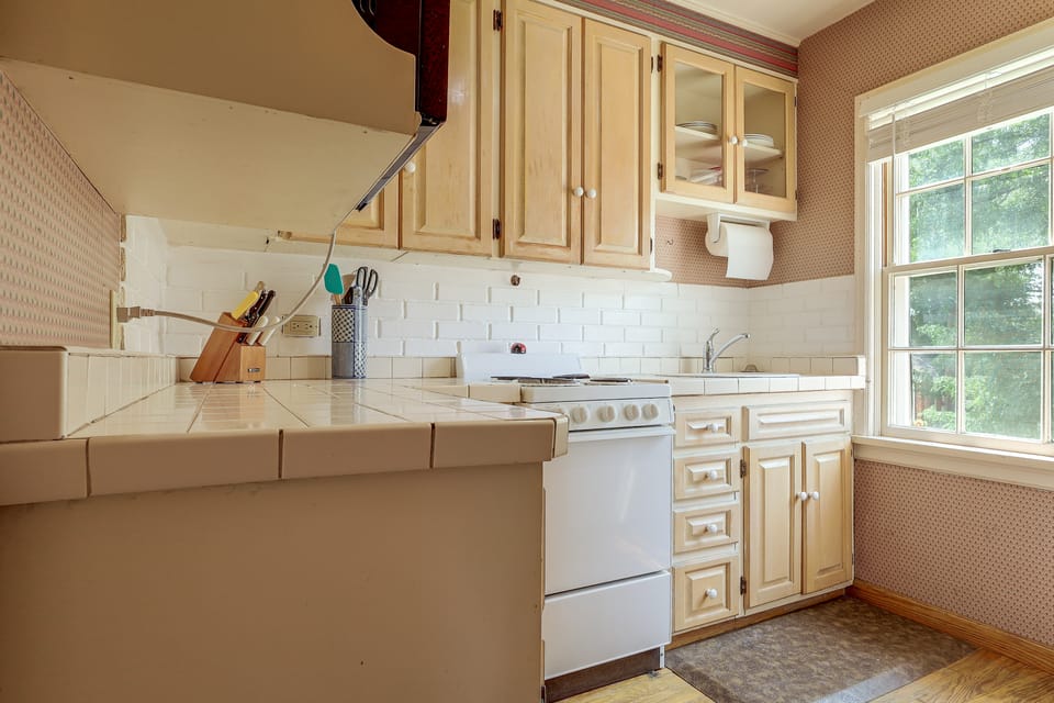 2 Mi to Downtown Pueblo: Condo w/ Mountain Views Apartment in Pueblo