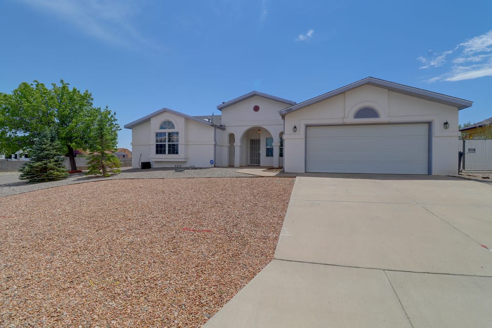 Extended Desert Pool House! Home Outside ABQ House in Rio Rancho