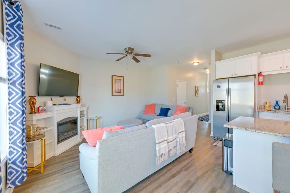 Great for Groups! 2 Centrally Located Concord Gems Apartment in Concord
